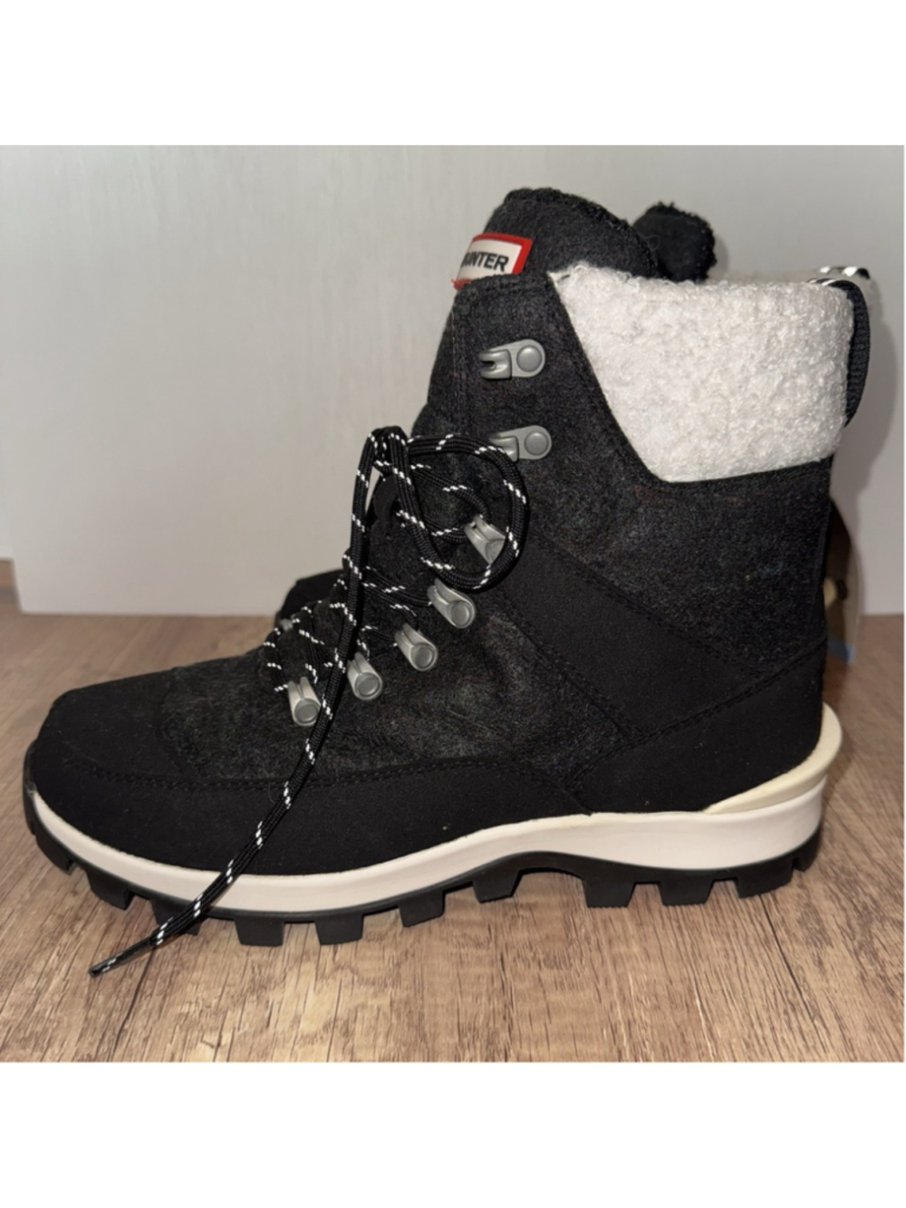 NWT Hunter Felt Commando Boots Womens 8 Black Sherpa Hiking Outdoor Ski Lug Sole - Picture 2 of 9